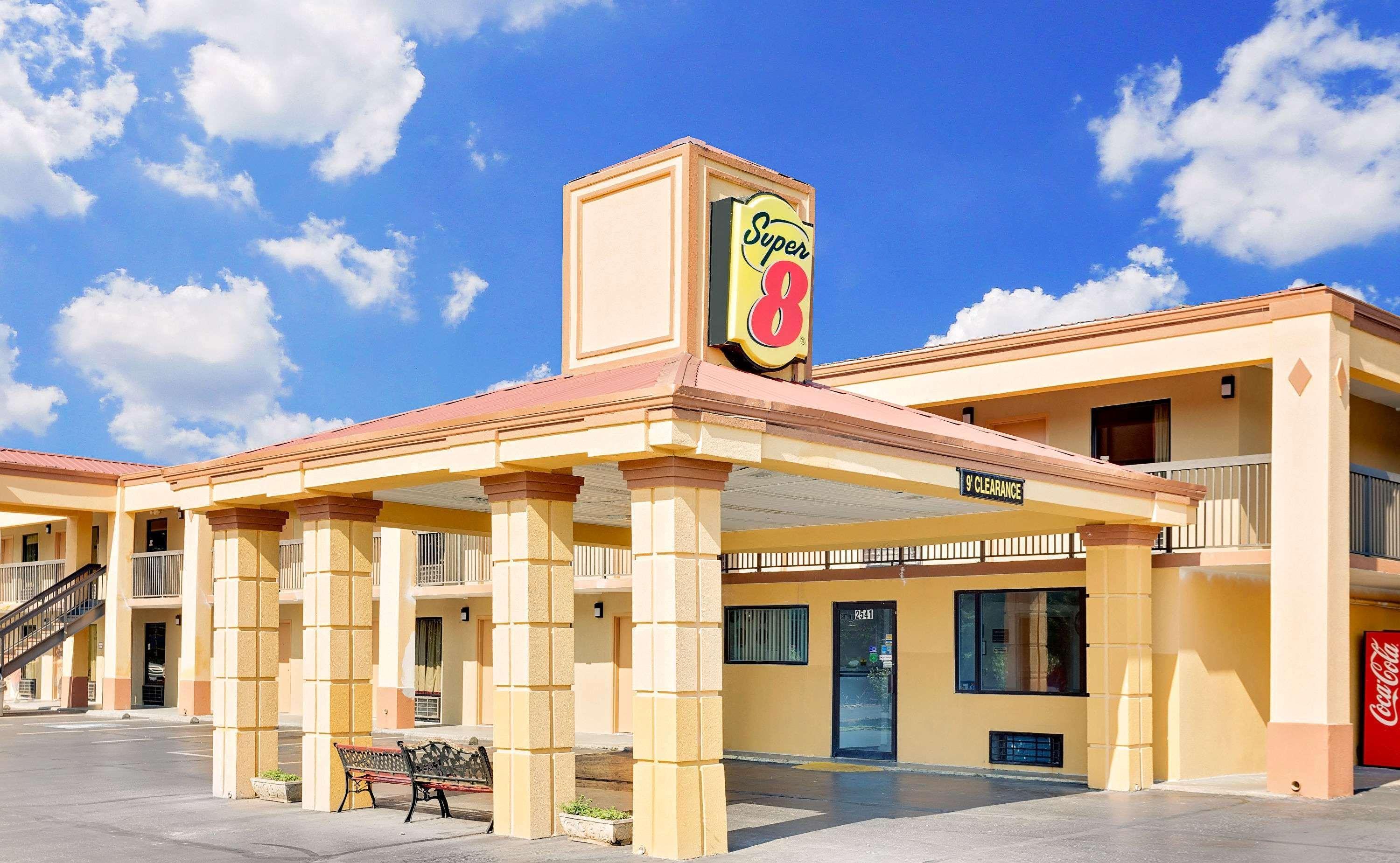Super 8 By Wyndham Athens Motel Exterior foto